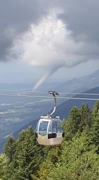MINI TORNADO NAD PREDDVOROM S KRVAVCA, FOTO IZTOK GOLOB (1)